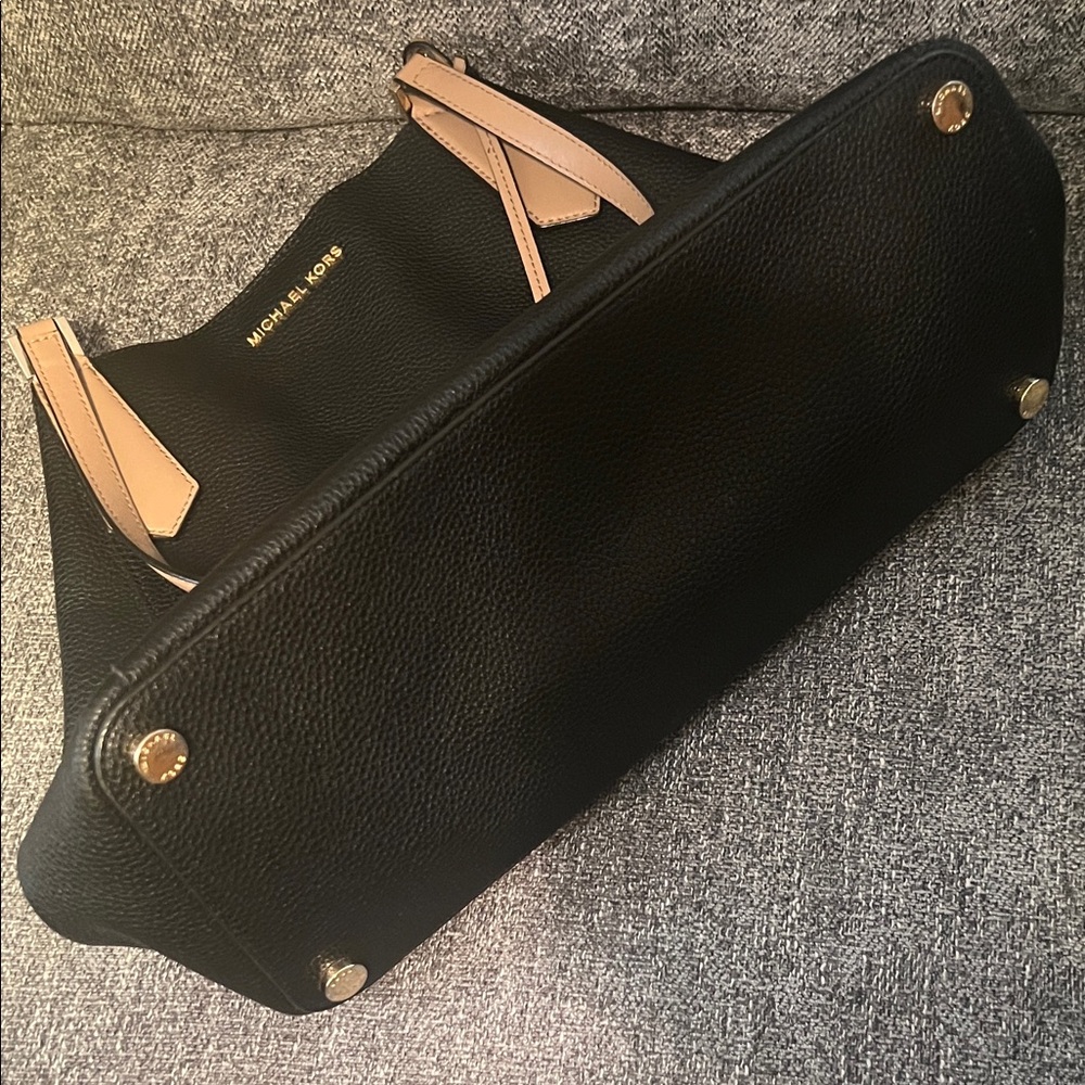 Michael Kors Black and Tan Shoulder Bag - Picture 4 of 12